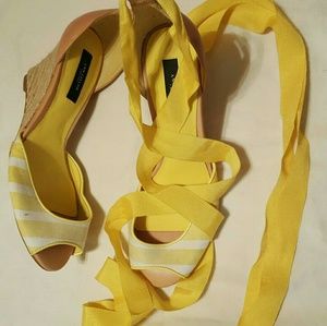 -Used yellow Ann Taylor size 8 1/2 beautiful wedge